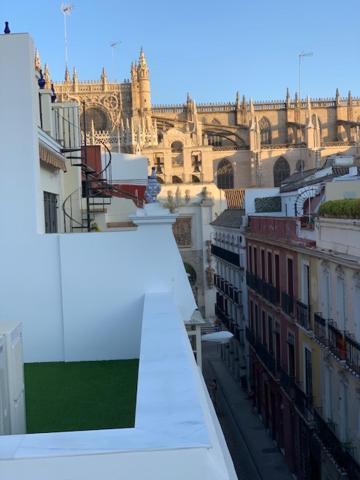 Stunning Attic With Private Terrace And Parking Optional Apartment Sevilla Bagian luar foto