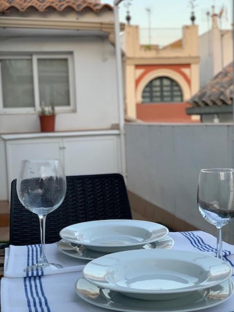 Stunning Attic With Private Terrace And Parking Optional Apartment Sevilla Bagian luar foto