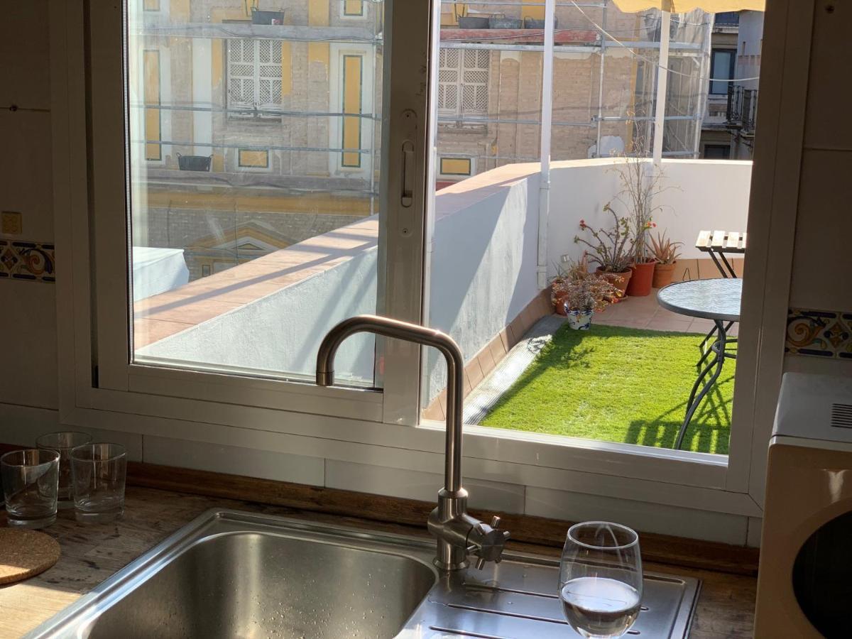 Stunning Attic With Private Terrace And Parking Optional Apartment Sevilla Bagian luar foto